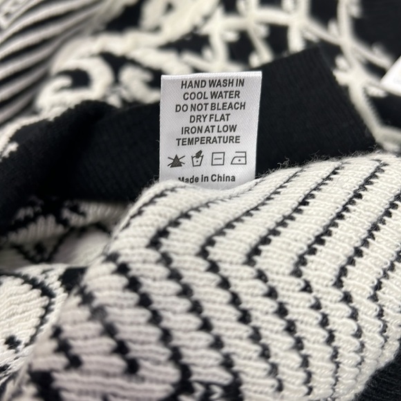 GREYLIN “Graphic Blocked” Black & Ivory Textured Sweater (Size Small) - Picture 5 of 5